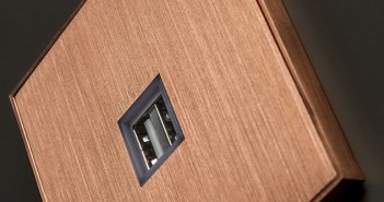 Lithoss annuncia l’uscita del caricabatterie USB per Select.